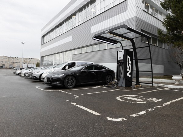 Ильсур Метшин посетил предприятие по производству зарядных станций для электромобилей