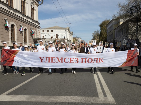 170 тысяч человек прошли по улицам Казани в строю &laquo;Бессмертного полка&raquo;