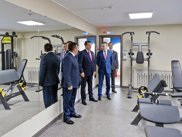 Ильсур Метшин принял участие в открытии отремонтированного спорткомплекса «Факел» Ильсур Метшин принял участие в открытии отремонтированного спорткомплекса «Факел»