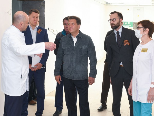 Ильсур Метшин проверил ход капитального ремонта 16-й городской больницы
