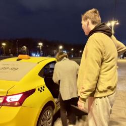 &laquo;Мужик со шрамом попросил увезти в лес&raquo;: истории из жизни челнинских таксистов