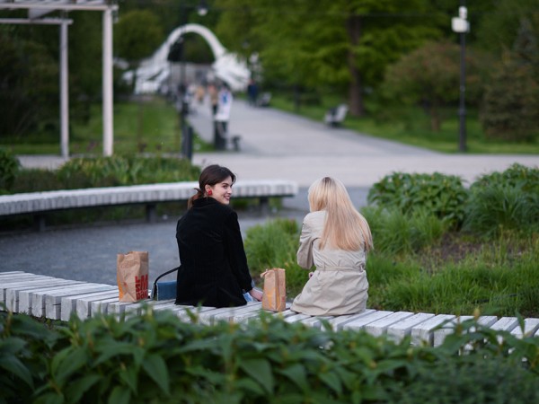 Фестиваль стрит-арта, кинопоказы под открытым небом и сансеты: в парках и скверах Казани стартовала летняя программа