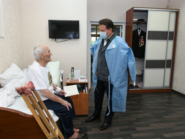 И.Метшин навестил в больнице труженика тыла Василия Кондрикова