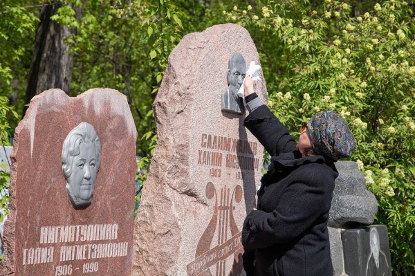 Камаловцы провели субботник на Ново-татарском кладбище (ФОТО)