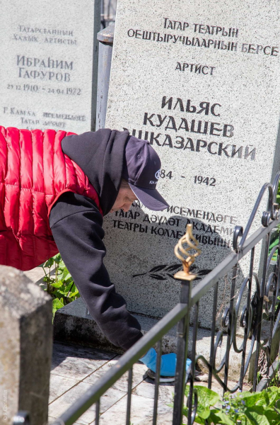 Камаловцы провели субботник на Ново-татарском кладбище (ФОТО)