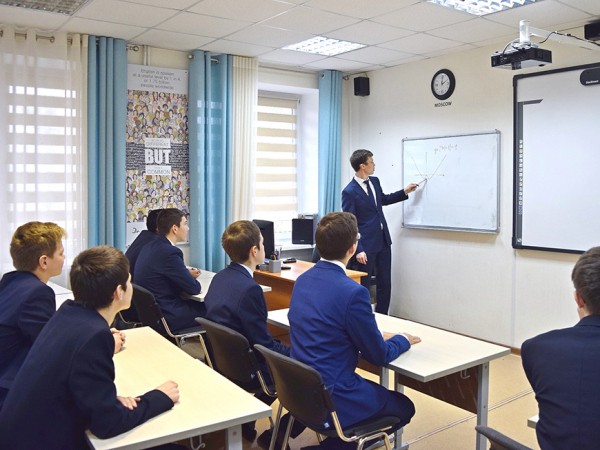 Почти 18 тысяч выпускников казанских школ сдали первые экзамены