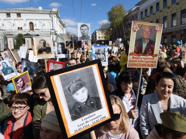Казань празднует Победу: вокальный дуэт Дюжева и Калимуллиной, реконструкция парада 1945 года, тысячный хор и салют
