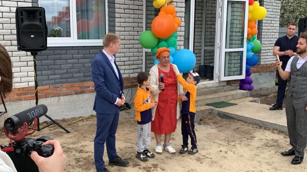 В Зеленодольском районе отметили новоселье семьи Саши и Юры Калантаевых (ФОТО)