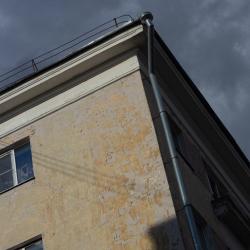 Пьяный казанец взобрался к возлюбленной по трубе и устроил скандал