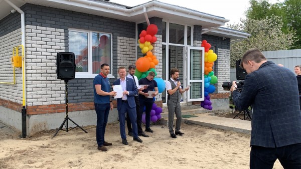 В Зеленодольском районе отметили новоселье семьи Саши и Юры Калантаевых (ФОТО)