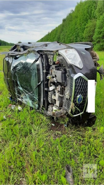 В Татарстане женщина-водитель вылетела с трассы и погибла, ребенок госпитализирован (ФОТО)
