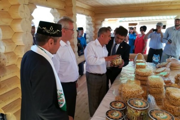 Рустам Минниханов поздравил всех жителей республики с праздником Сабантуй