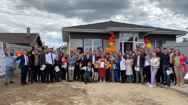 В Зеленодольском районе отметили новоселье семьи Саши и Юры Калантаевых (ФОТО)