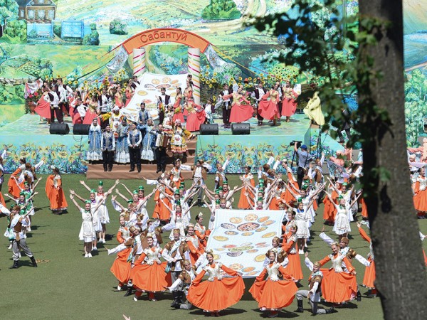 Национальные подворья, конные скачки и звезды татарской эстрады: как в Казани отметят Сабантуй Национальные подворья, конные скачки и звезды татарской эстрады: как в Казани отметят Сабантуй