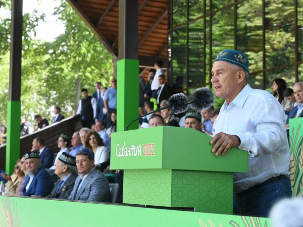 Сабантуй в Казани: железный батыр, национальные подворья и блюда из печи