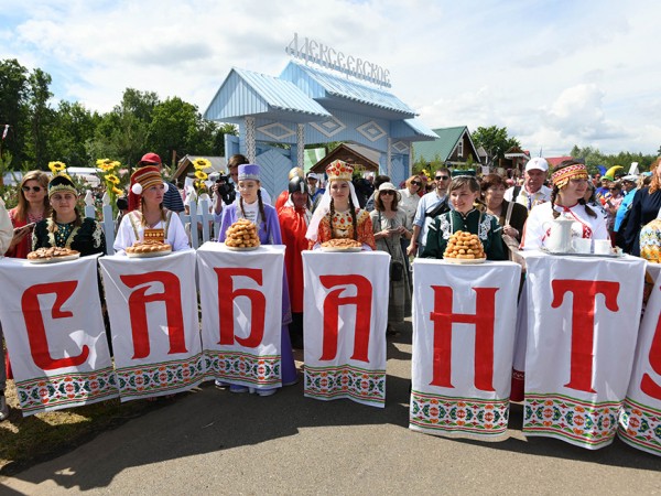 Сабантуй в Казани: железный батыр, национальные подворья и блюда из печи