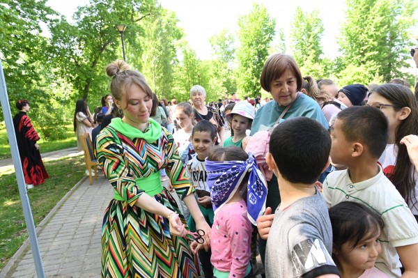 Детский праздник театра Тинчурина посетили более 300 человек (ФОТО)