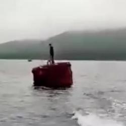 Приморцы из мести за избиение женщины оставили подростка на буе в море