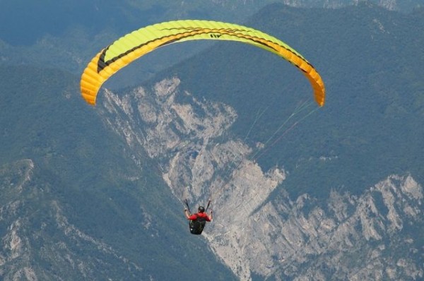 В Татарстане упал параплан с человеком