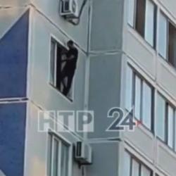 В Нижнекамске парень упал с 8 этажа и попытался сбежать от медиков