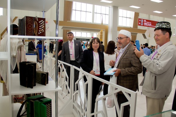 Создана специальная выставка к Всемирному конгрессу татар (ФОТО)