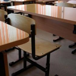 В школе Набережных Челнов объяснили, почему дети переобувались на морозе