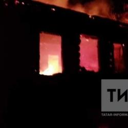 Татарстанец на коленях заполз в горящий дом и спас оттуда соседку-инвалида