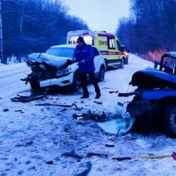 Двое детей и взрослый получили травмы в лобовом столкновении автомобилей на трассе в РТ