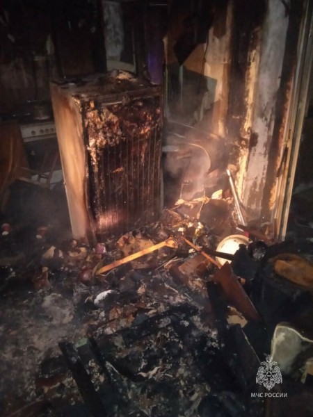 Мужчина и женщина погибли в ночном пожаре в двухэтажке Лениногорска