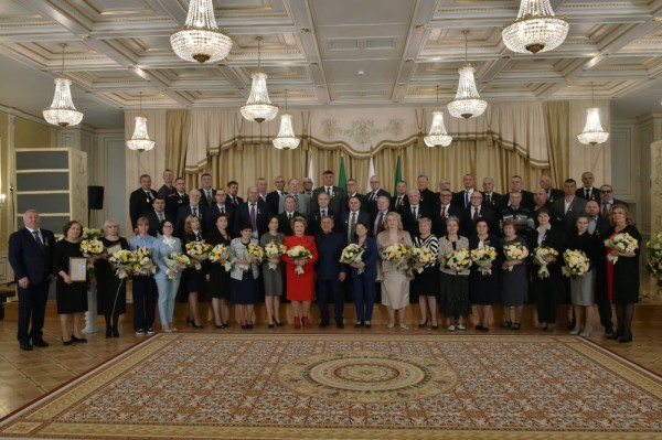 Президент Татарстана Рустам Минниханов вручил государственные награды