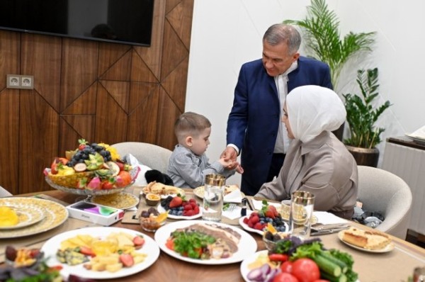 Рустам Минниханов исполнил мечты детей на &laquo;Ёлке желаний&raquo;