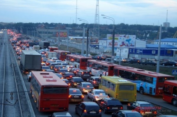 9-балльные пробки образовались днем на улицах Казани 9-балльные пробки образовались днем на улицах Казани