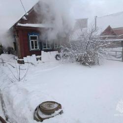 Два человека погибли во время пожара в частном доме в Бугульме