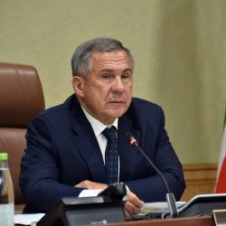 Минниханов подписал указ о поощрении чиновников