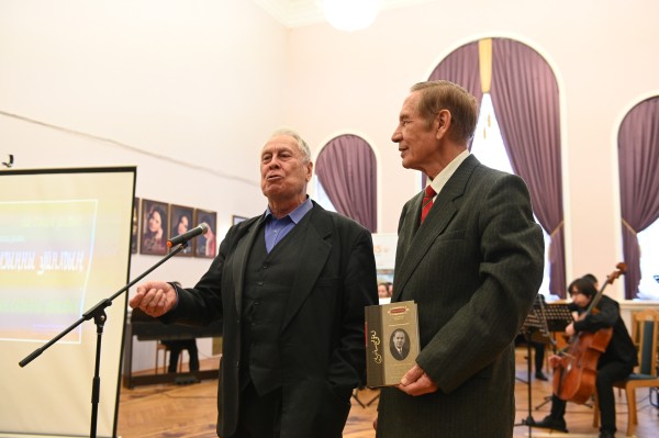 В Тинчуринском театре состоялась презентация книги, посвященной Наки Исанбету (ФОТО)