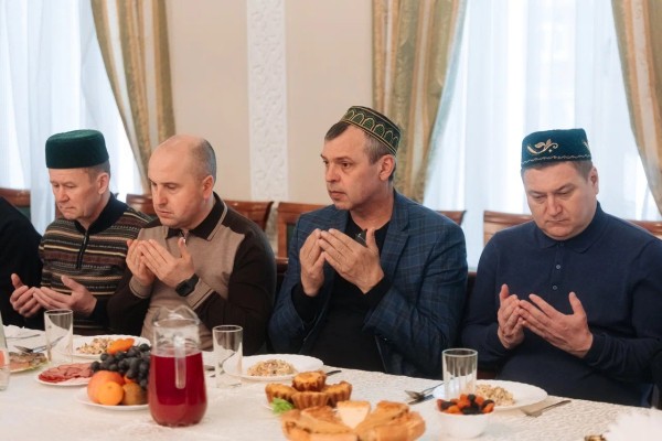 В мечети Марджани почтили память Рамиля Курамшина (ФОТО)