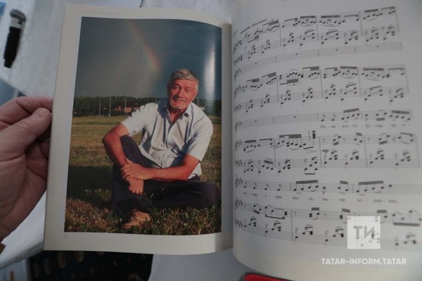 Народный артист РТ Айдар Файзрахманов представил книгу о своем творческом пути Народный артист РТ Айдар Файзрахманов представил книгу о своем творческом пути