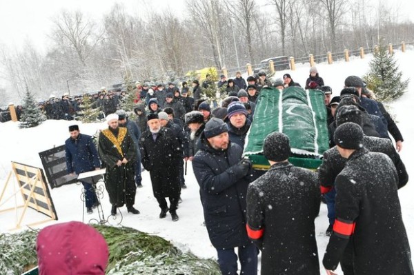 Министра здравоохранения Татарстана Марата Садыкова похоронили на кладбище в казанском поселке Мирный