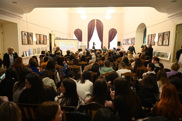 В Тинчуринском театре состоялась презентация книги, посвященной Наки Исанбету (ФОТО)