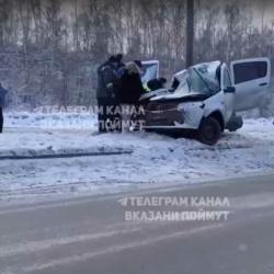 Легковушку буквально &laquo;намотало&raquo; на столб в результате ДТП в Зеленодольском районе