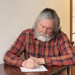 &laquo;Ты мне должен!&raquo;: отец требует алименты и квартиру у сына, которого бросил в детстве