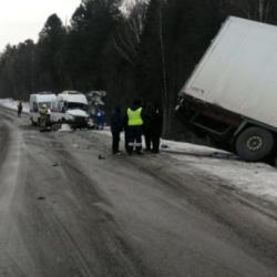 Водитель и пассажир скорой помощи погибли в аварии с грузовиком