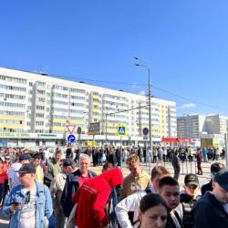 Очередь за билетами на финал Кубка Гагарина начинается за 200 метров от входа в Татнефть арену (ВИДЕО)