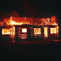 Пенсионерка из Пермского края сожгла дома своих соседей, когда избавлялась от сухой травы