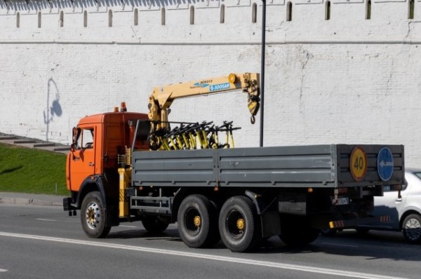 27 электросамокатов-нарушителей в Казани обнаружили за утро одного дня