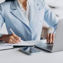 В России предложили ввести шестидневную рабочую неделю В России предложили ввести шестидневную рабочую неделю