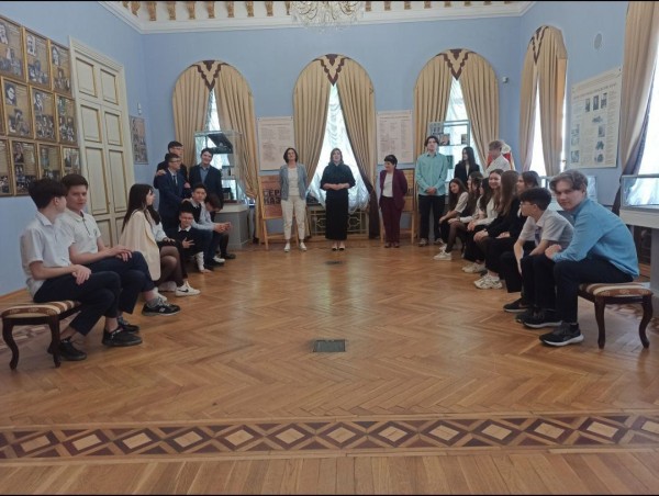 В музее театра Тинчурина был проведен экскурсионный квест "Театр &ndash; это жизнь!" (ФОТО)