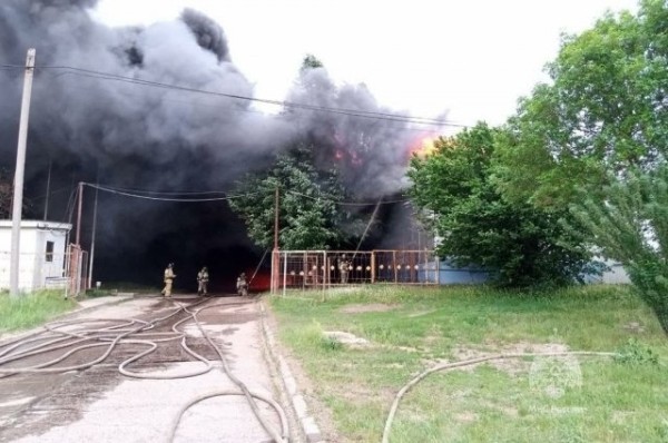 В Елабуге на территории ОЭЗ сгорел цех по производству тортов