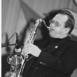 Скончался джазовый музыкант Александр Колигер