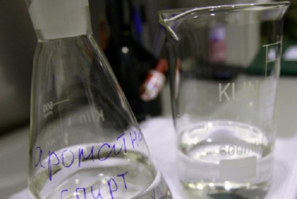 Эксперт КНИТУ рассказала, можно ли отличить этанол от метанола